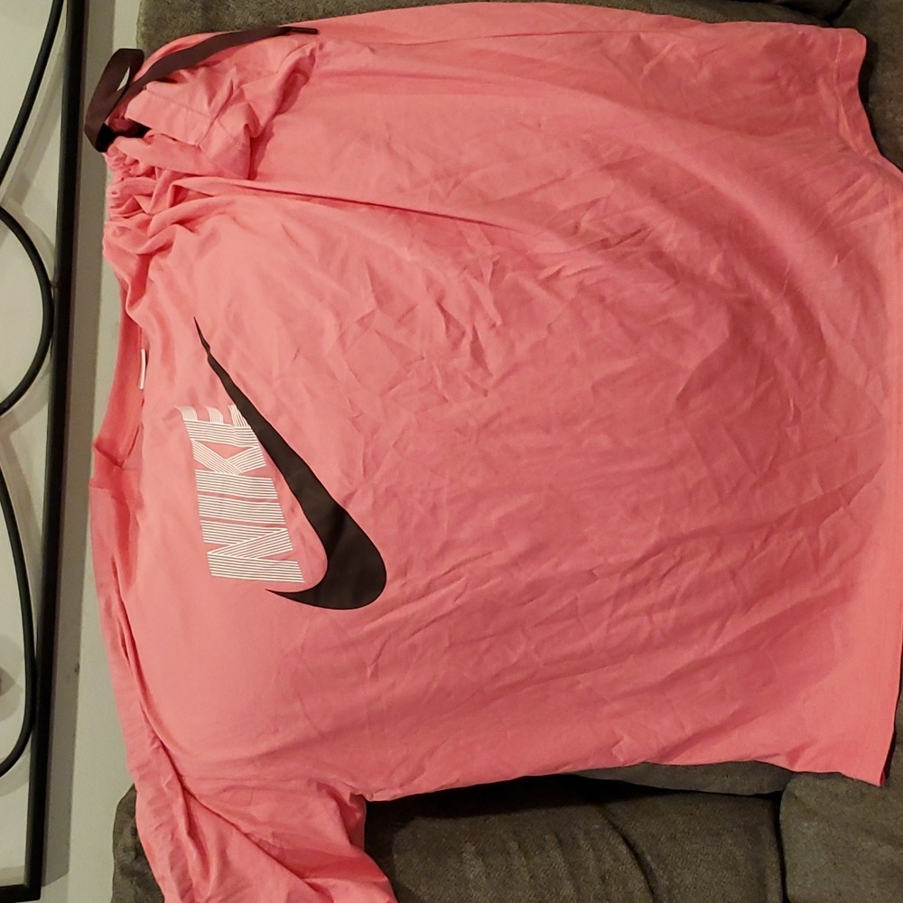 Nike T-Shirt with adjustable shoulder strap